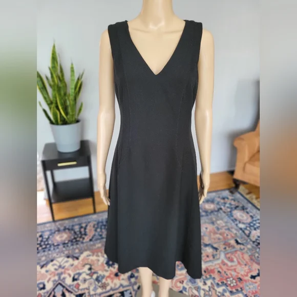 Banana Republic Black V-neck Sleeveless Dress, Size 10, Has Pockets! - Picture 5 of 7